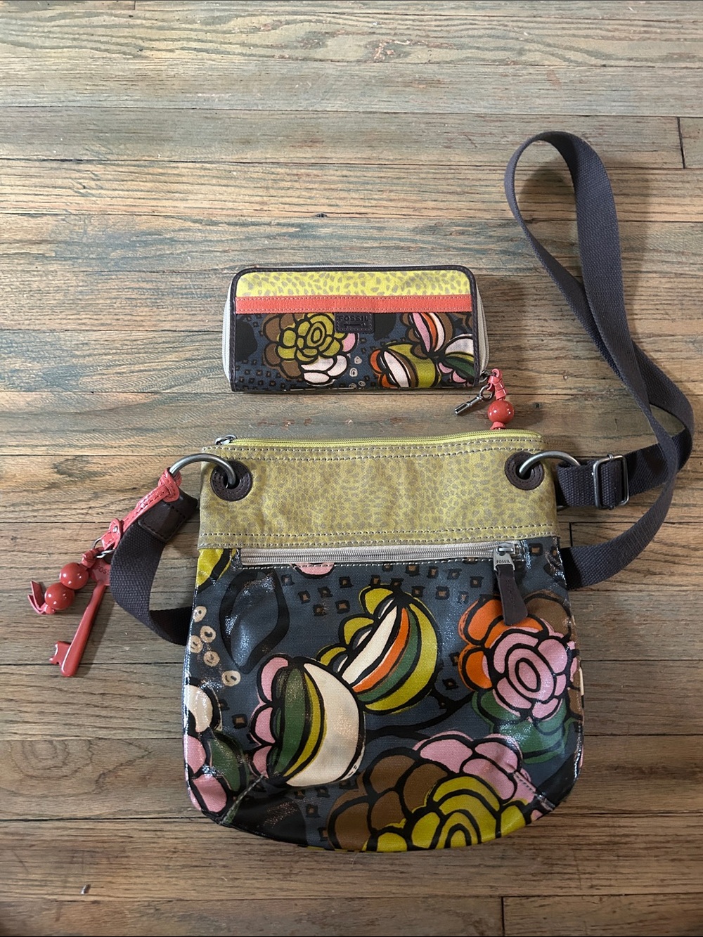 Fossil  Crossbody Bag and Wallet Set